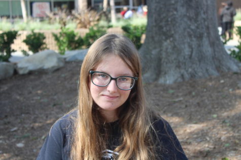 Elyzabeth Andersen, Features Editor